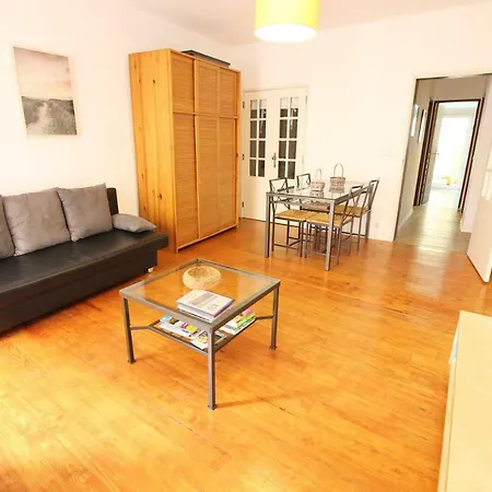 Center Two Bedroom & Terrace דירה